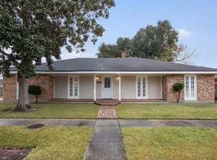 2037 Legend St, Meraux, LA 70075