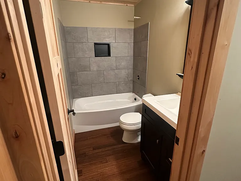 390 Tamarack Dr — Photo 6