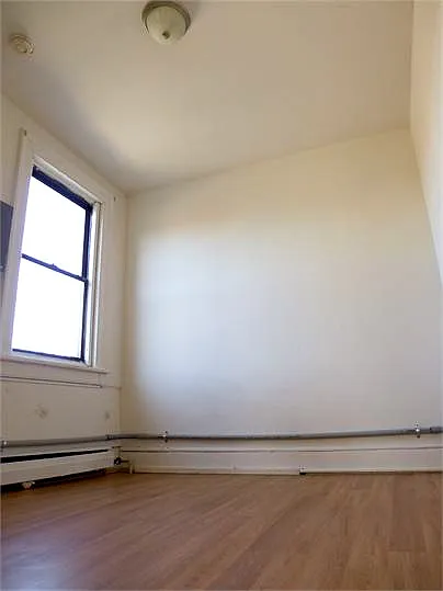 Center room 8x8 ft