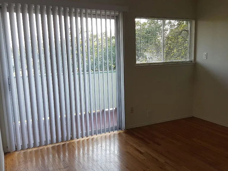 525 S Norfolk St — Photo 4