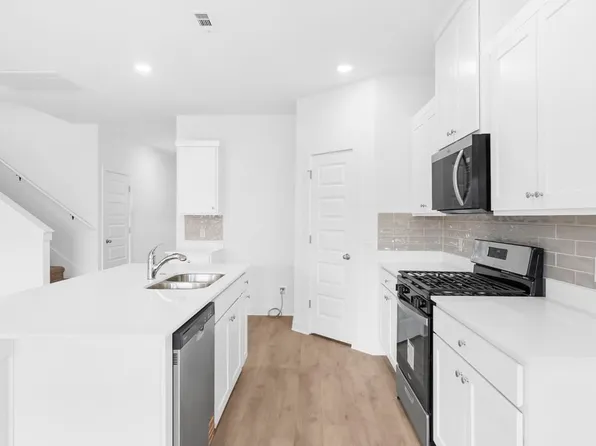 561 S Neon Ave, Fayetteville, AR 72704