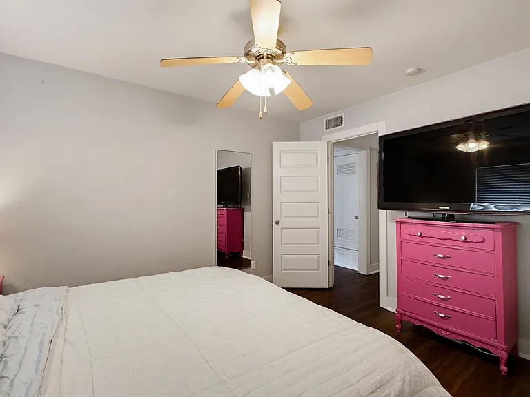 3815 Guadalupe St #208 — Photo 16