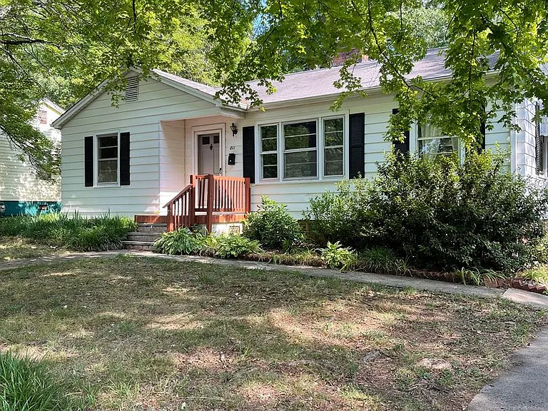 811 W Elm St — Photo 1