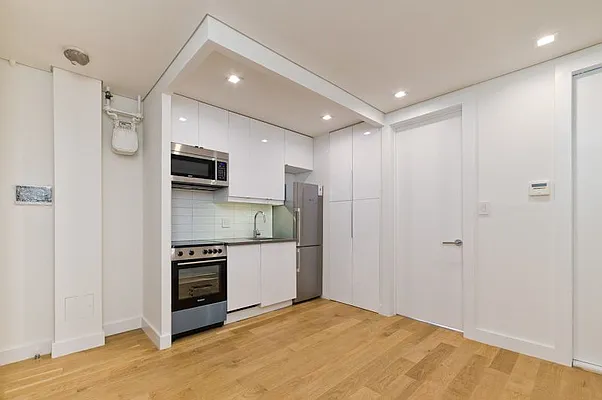 Rented by Veracity NYC LLC | media 20