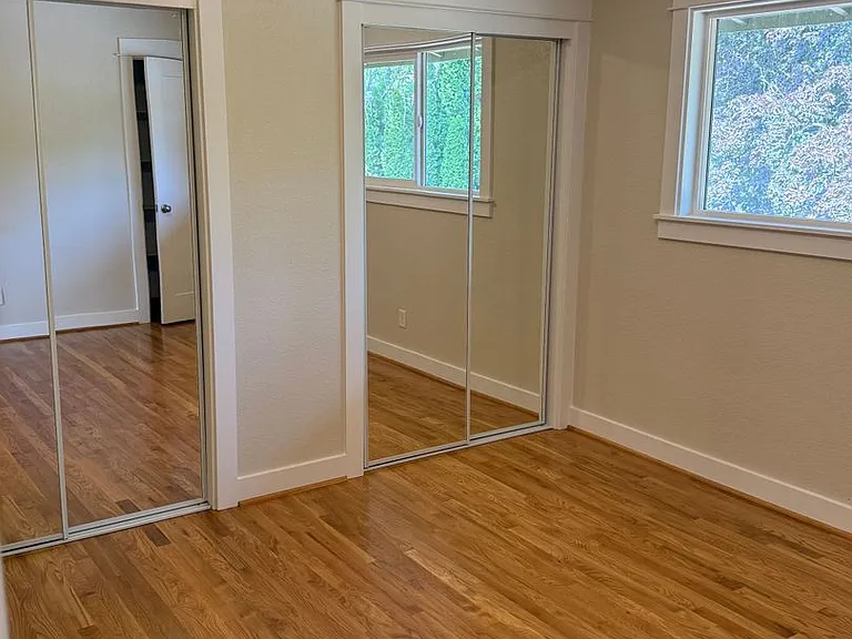 10317 NE Hoyt St — Photo 17