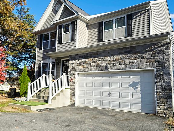 Front-View-with-Two-Car-Garage