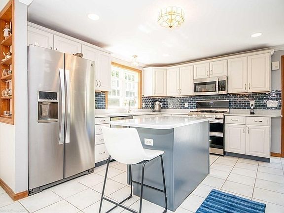 4th image of 50 Shannon Dr