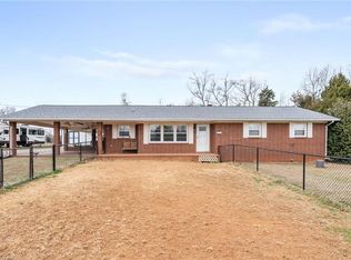 896 Knowles Rd, Reidsville, NC 27320