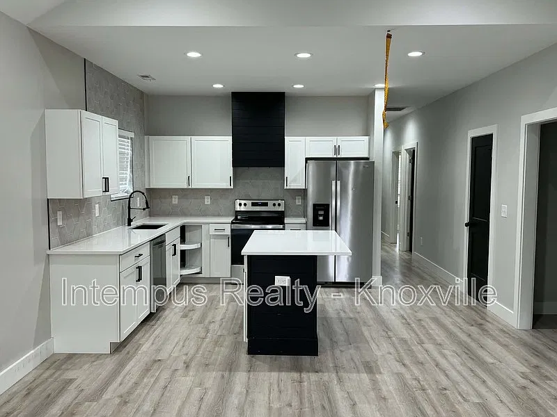 3 bed, 2.0 bath, 1275 sqft, $1,950 — Photo 3