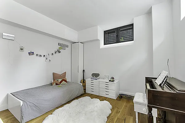 Rented by Compass | media 25