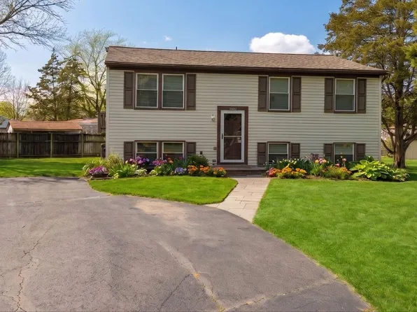 1245 Wilshire Dr, Herndon, VA 20170