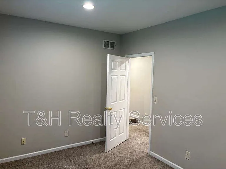 5202 Patterson St — Photo 12