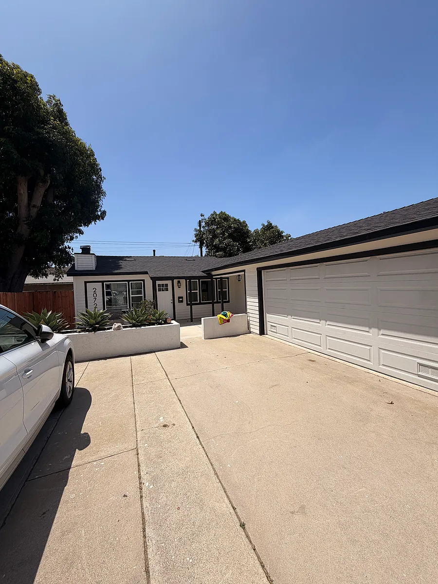 Building Photo - 2072 Santa Fe Ave
