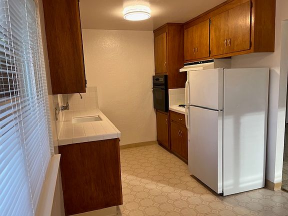 2nd image of 176 Towne Ter #5