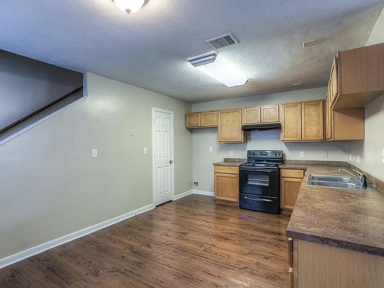 10610 Pine Landing Dr #B — Photo 8