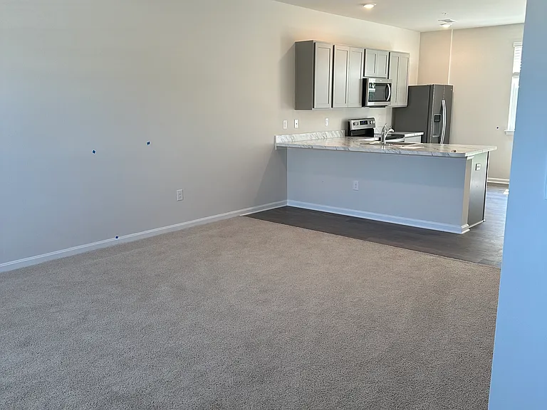 842 Derwent Ln #842 — Photo 3