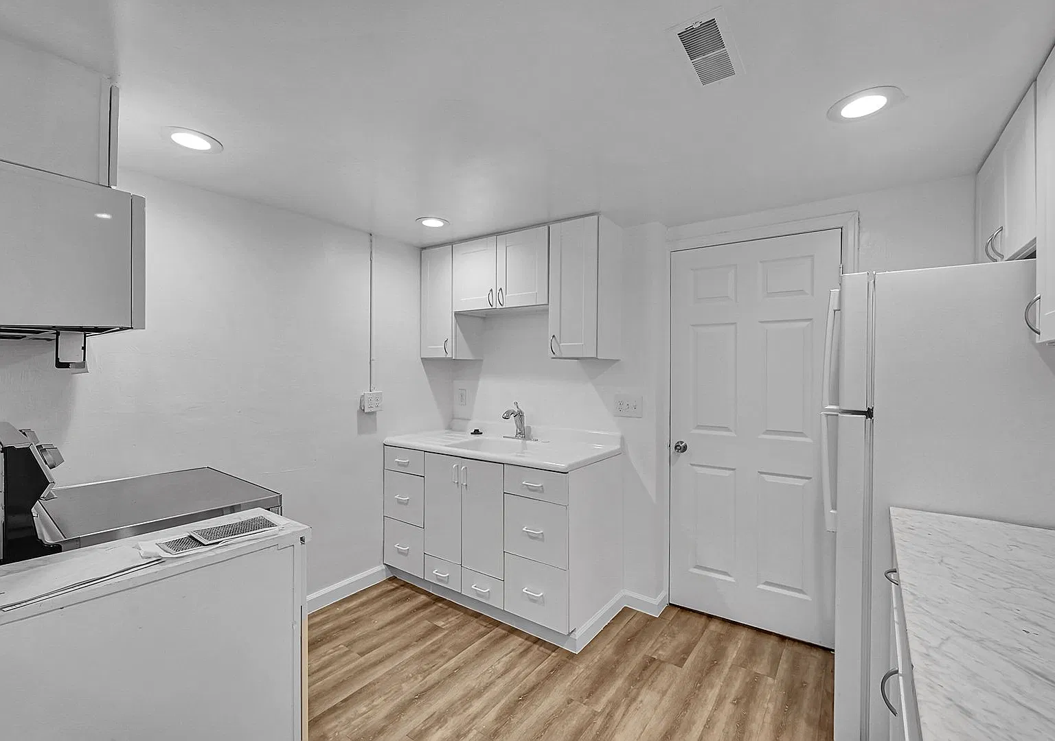 2143 S Acoma St — Photo 1