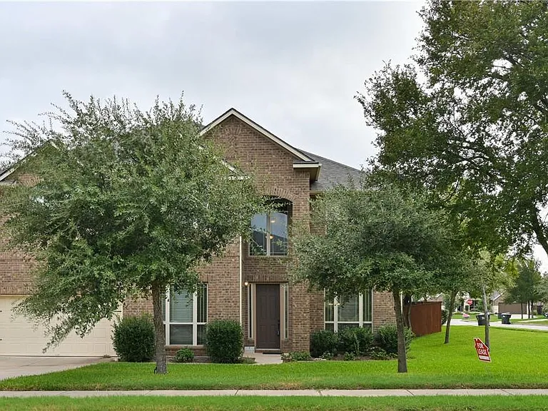 100 Lake Mineral Wells Dr — Photo 3