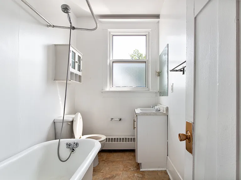 355 Elgin St #C — Photo 13