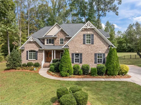 6804 Bugle Run Dr, Oak Ridge, NC 27310
