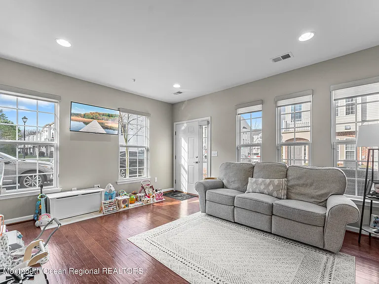 1 Kyle Dr — Photo 4