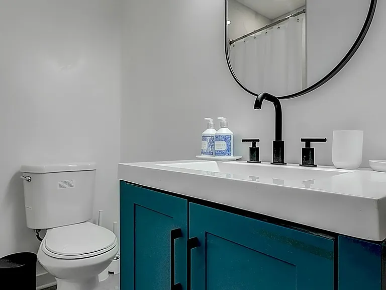 2203 Catharine St #1 — Photo 24