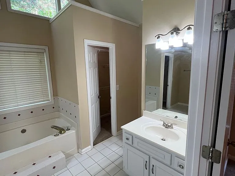 824 Georgian Point Dr — Photo 19