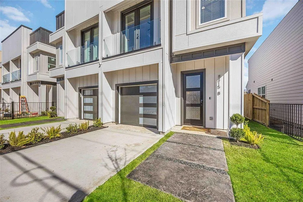 4 bed, 2.5 bath, 2200 sqft, $2,500 — Photo 4