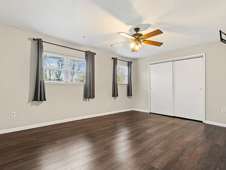 1001 Altamont Dr — Photo 19