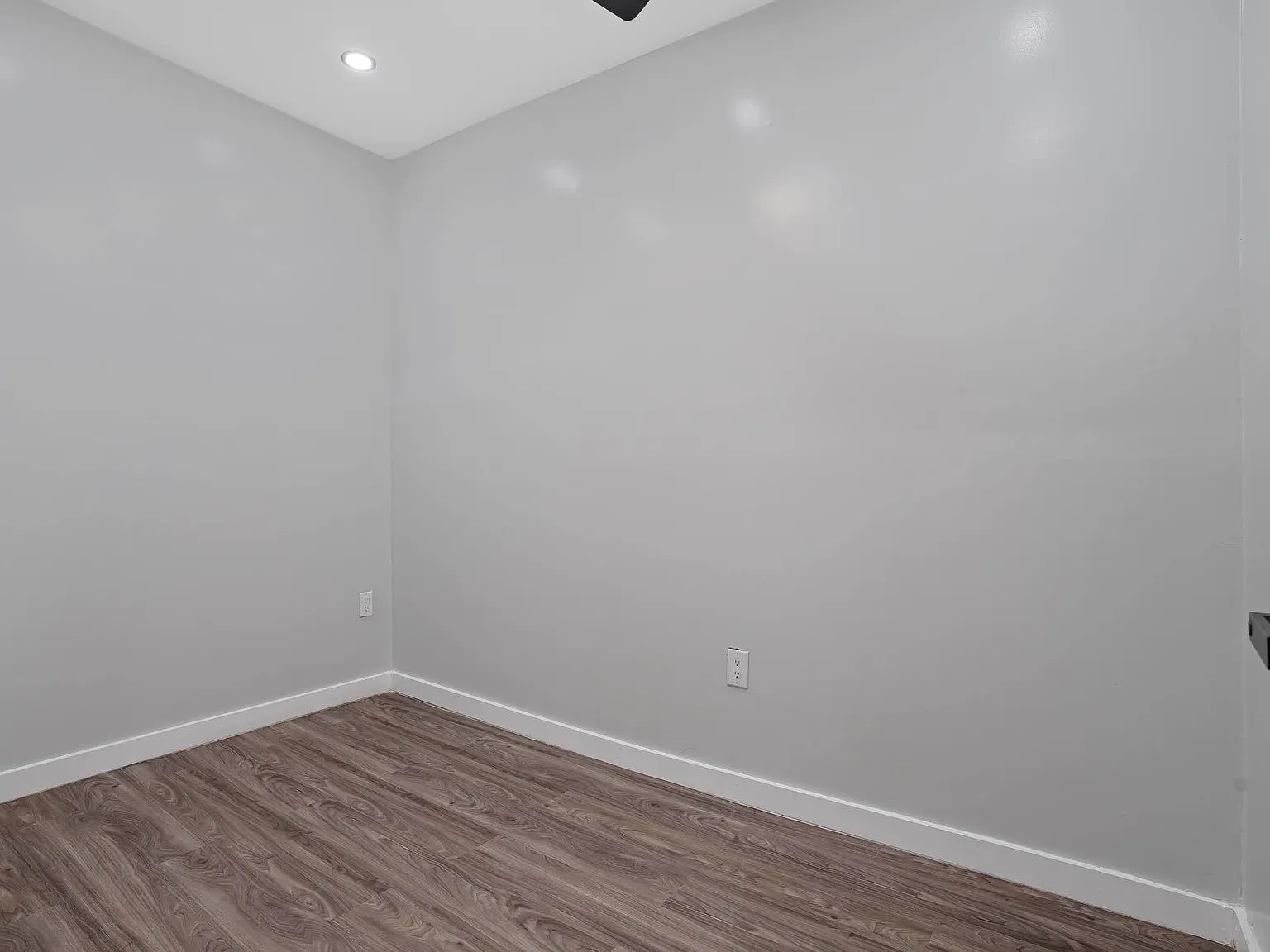 384 Graham Avenue — Photo 3