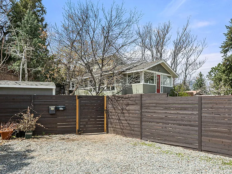 1099 Gilbert St — Photo 54
