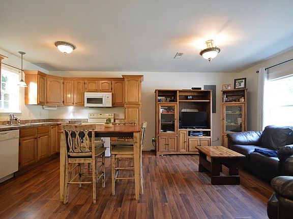 4th image of 204 Bynum Ln
