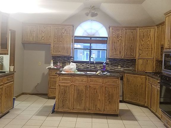 3rd image of 302 Bloomingdale Cir