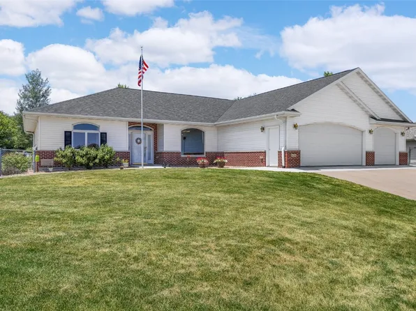 420 Wildflower Cir, Fairfax, IA 52228