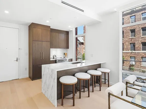 30-70 29th St #3A, Astoria, NY 11102