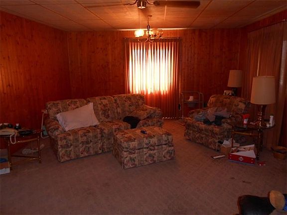 5th image of 585 Lone Pine Rd