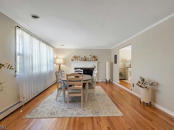 3rd image of 55 Carlton Rd