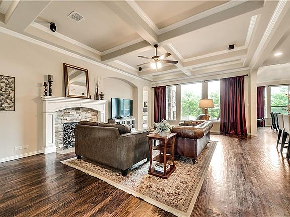 4th image of 121 Crestbrook Dr