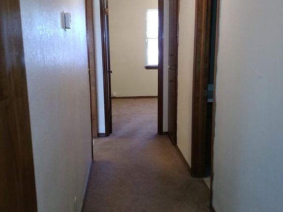 New carpets in hallways and freshly painted