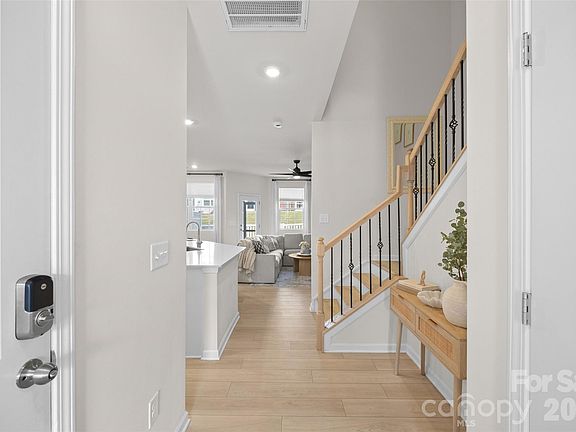 5th image of 7035 Everly Commons Ln