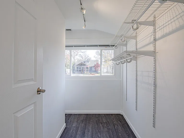 114 Mull Ave — Photo 18