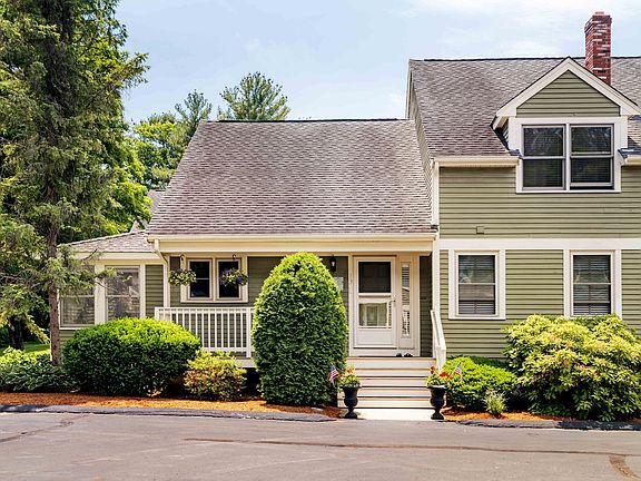 2nd image of 13 Fieldstone St #13