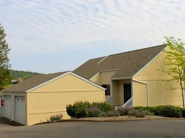 8 NW Mountain View Dr, Roseburg, OR 97471