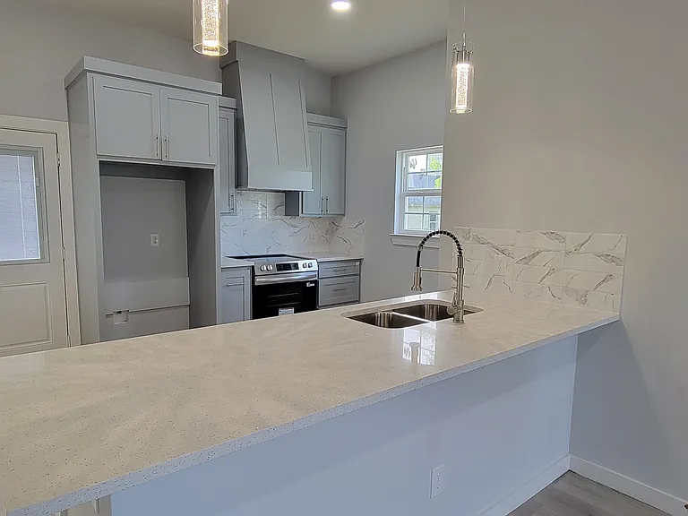 3214 Travis St — Photo 12