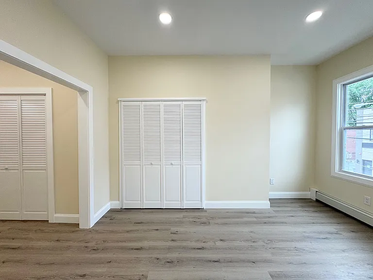 1166 Summit Ave #2R — Photo 11