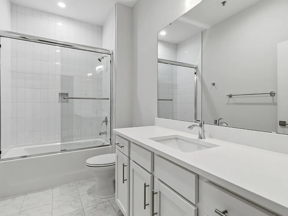 350 W Main Ave #202