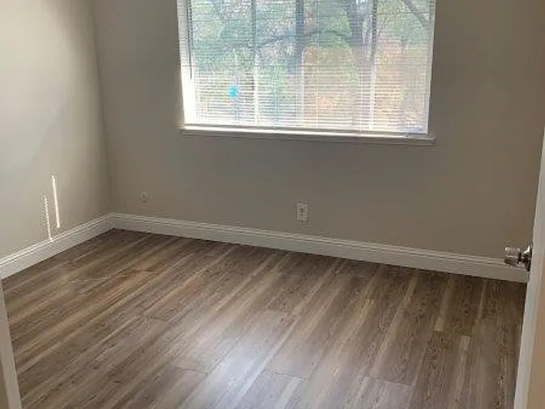 5552 Keoncrest Cir #4 — Photo 6