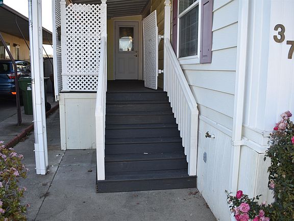 2nd image of 376 Avenida Flores #77