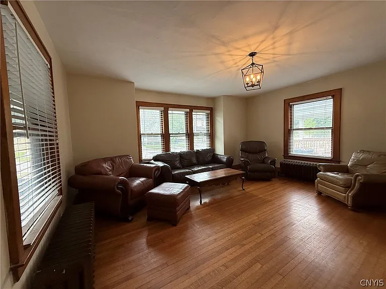 936 Lancaster Ave — Photo 5