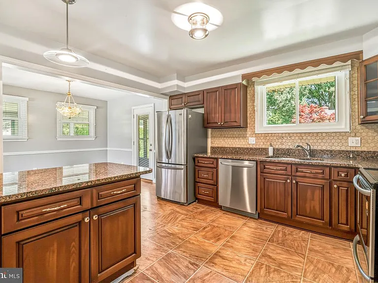 500 Derrydown Ln — Photo 8
